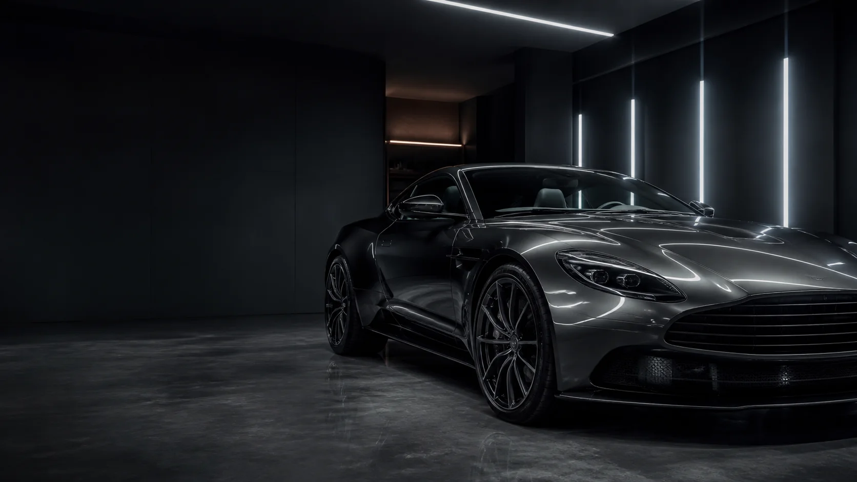 Tamni premium sportski automobil u modernom AUREX detailing studiju